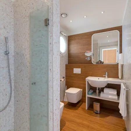 T-suite Hotel 4*